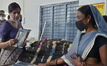 कलेक्टर ने मल्टी एक्टिविटी सेंटर महोरा गौठान का किया औचक निरीक्षण