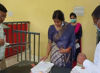 कलेक्टर श्रीमती साहू ने पोड़ी उपरोड़ा एसडीएम और तहसील कार्यालय का किया आकस्मिक निरीक्षण