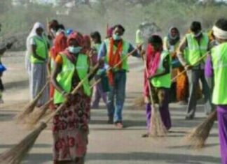 सम्मान और मुक्ति के लिए संघर्षरत सफाई कर्मी