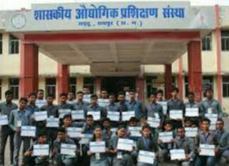 हायर सेकेंडरी के छात्रों को स्कूली शिक्षा के साथ-साथ आई.टी.आई.व्यवसायिक प्रशिक्षण: छत्तीसगढ़ शासन का दूरदर्शी कदम