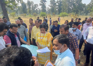 कलेक्टर रानू साहू ने कटघोरा के टसर बीज केंद्र का किया निरीक्षण