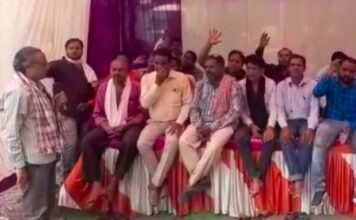 विस्थापन और रोजगार के मुद्दे पर लड़ाई एक राजनैतिक संघर्ष: भू विस्थापितों के धरने में संजय पराते ने कहा