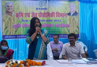 कलेक्टर रानू साहू ने वनांचल गांव गढ़-उपरोड़ा में लगाई कृषि चौपाल