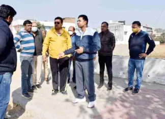 मुड़ापार तालाब सौदंर्यीकरण कार्य का निरीक्षण किया आयुक्त, सभापति ने