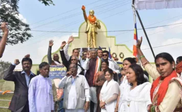 बाबा साहब अंबेडकर के महापरिनिर्वाण दिवस पर महापौर सहित सैकड़ों लोगों ने दी श्रद्धांजलि