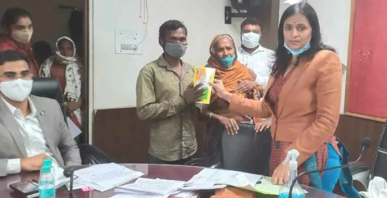 जनचौपाल में 140 लोगों ने दिए आवेदन: कलेक्टर श्रीमती रानू साहू ने जनचौपाल में सुनीं लोगों की समस्यायें