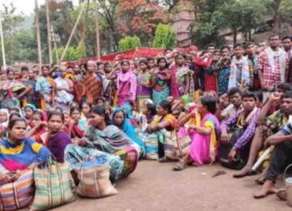बस्तर: सरकार के खिलाफ आंदोलन के लिए बाध्य क्यों है आदिवासी?
