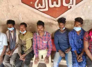 बच्चे हुए कर्नाटक राज्य में बंधक: छुड़वाने के लिए परिजनों ने SP से लगाई गुहार