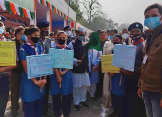 प्रभारी मंत्री डा. टेकाम ने रोको- टोको जन जागरूकता अभियान को दिखाई हरी झण्डी