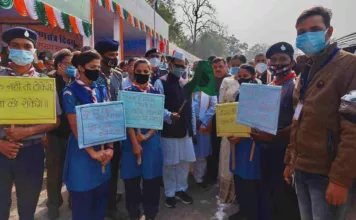 प्रभारी मंत्री डा. टेकाम ने रोको- टोको जन जागरूकता अभियान को दिखाई हरी झण्डी