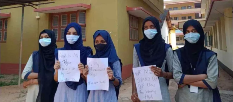 हिजाब विवाद: मुस्लिम लड़कियों को शिक्षा से दूर रखना है असली मकसद