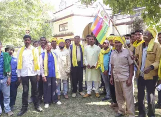 गोंडवाना गणतंत्र पार्टी के संस्थापक दादा हीरा सिंह मरकाम की प्रतिमा को क्षतिग्रस्त करने वाले आरोपियों की तत्काल गिरफ्तारी को लेकर पूरे देश में आंदोलन कर सौंपा गया सामूहिक ज्ञापन