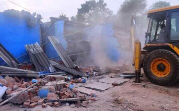 रामपुर दारू भट्ठी के सामने आज पुनः हटाया गया अतिक्रमण