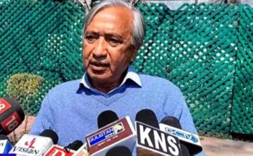 कश्मीर घाटी के पहले विस्थापित की अपील: अब बस करो ! जो भी मरा वह कश्मीरी था, आंसुओं को बाँटकर उनका सौदा करना बंद करो