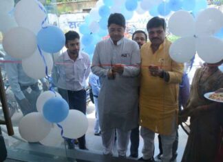 रायपुर का पहला “सी-मार्ट स्टोर” सुभाष स्टेडियम कॉम्पलेक्स में शुरू: महापौर एजाज ढेबर ने किया शुभारंभ, पहला ग्राहक बन खरीदे 50 हजार रूपये के सामान