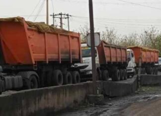 एसईसीएल की झूठे आश्वासन से त्रस्त ग्रामीणों ने रोका कोल परिवहन