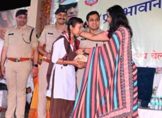 कोरबा कलेक्टर और पुलिस अधीक्षक ने प्रतिभावान विद्यार्थियों व शिक्षक-शिक्षिकाओं का किया सम्मान