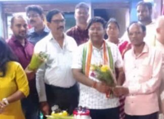 ब्लॉक कांग्रेस कमेटी बालको ने जिला कांग्रेस कमेटी के पूर्व महामंत्री एवं युवा जागृति संगठन के अध्यक्ष विकास डालमिया का जन्म दिवस मनाया