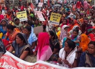 SECL के गेवरा मुख्यालय का हजारों प्रभावित ग्रामीणों के द्वारा 14 घंटे तक महाघेराव के बाद बिलासपुर से वार्ता करने आए अधिकारी