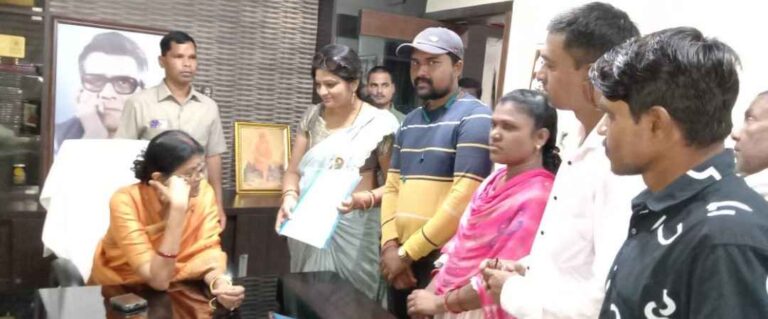 बालको क्षेत्र में गौशाला बनाने सांसद कोरबा को गौ सेवा समिति ने सौंपा ज्ञापन