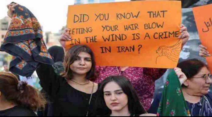 ईरान की संघर्षरत महिलाएं ये जंग जरूर जीतें