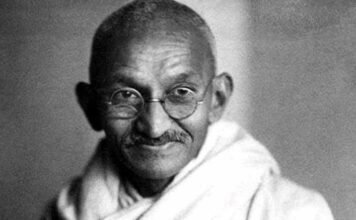 नये भारत के नये राष्ट्रपिता: गांधी को जाने दो, भागवत को आने दो !