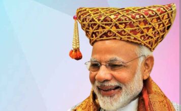 मदमस्त हैं दरबारी, पर्यटक है राजा: धूमधड़ाके से बजा रहे, संविधान का बाजा