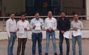 राखड़ की समस्याओं को लेकर चेंबर ऑफ कॉमर्स एंड इंडस्ट्रीज और परसाभांठा विकास समिति ने कलेक्टर को सौंपा ज्ञापन