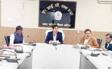 शासन के नियमों का पालन कराने व जनसमस्याओं के संतुष्टिपूर्ण निराकरण के प्रति रहें संवेदनशील: आयुक्त