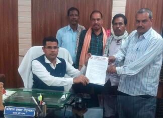 माकपा ने एसडीएम को सौंपा ज्ञापन: सुराकछार बस्ती के भू-धसान प्रभावित किसानों के लिए मांगा मुआवजा