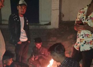 विभिन्न चौक-चौराहों एवं सार्वजनिक स्थानों में जलाए जा रहे अलाव