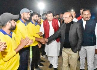 महापौर कप क्रिकेट: टूर्नामेंट के चौथे दिन 18 टीमों ने दिखाया अपना खेल कौशल