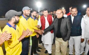 महापौर कप क्रिकेट: टूर्नामेंट के चौथे दिन 18 टीमों ने दिखाया अपना खेल कौशल