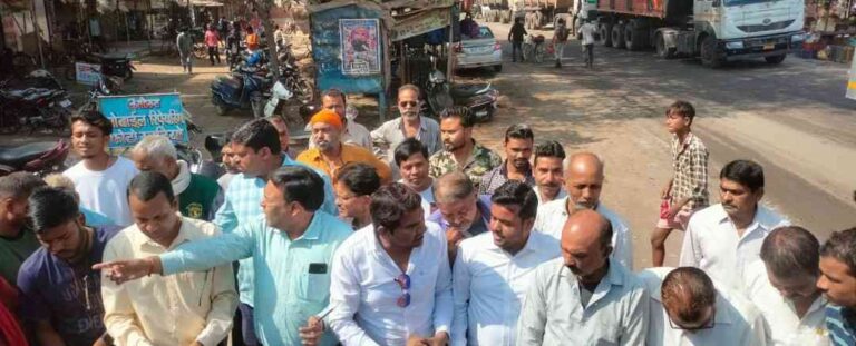 परसाभांठा विकास समिति द्वारा परसाभांठा से बजरंग चौक तक सड़क निर्माण हेतु की गई भूमि पूजन