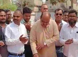 आई.टी.सेल कांग्रेस कोरबा लोकसभाध्यक्ष पीयूष पांडे ने राजस्व मंत्री के हाथों केक कटवा कर मनाया उनका जन्मदिवस