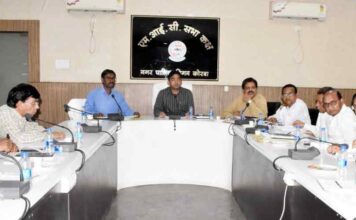 अप्रारंभ विकास कार्यो को तत्काल प्रारंभ करायें, प्रगतिरत कार्यो को समयसीमा में पूरा करें – आयुक्त