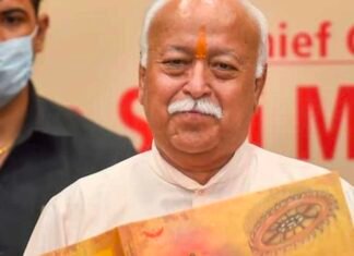 धर्मग्रंथों की समीक्षा का भागवत ऐलान: इतिहास बदलने के बाद अब धर्म बदलेगा आरएसएस