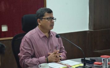 बेमौसम बारिश से फसल एवं जन-धन क्षति का सर्वे कर प्रभावितों को मुआवजा प्रदान करें: कलेक्टर श्री झा