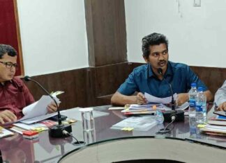 सामाजिक, आर्थिक सर्वेक्षण कार्य प्राथमिकता और गंभीरता से करें- कलेक्टर