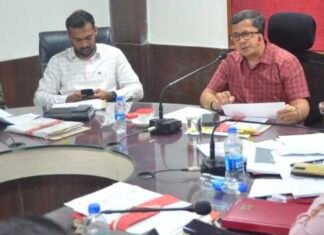 इंसानों की जानें जा रही हैं! ऐसा नहीं चलेगा, वाहनों में रिफलेक्टर लगाएं: कलेक्टर संजीव झा ने दुर्घटनाएं रोकने सख्त कदम उठाने के दिए निर्देश