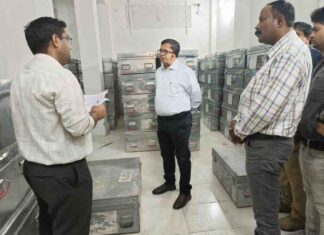 कलेक्टर ने EVM-VVPAT वेयरहाउस का किया निरीक्षण