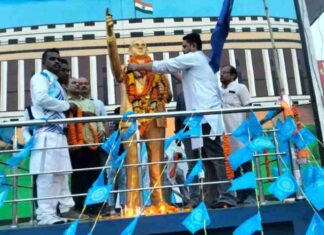मंत्री उमेश पटेल ने डॉ.बाबासाहेब अम्बेडकर को दी पुष्पांजलि