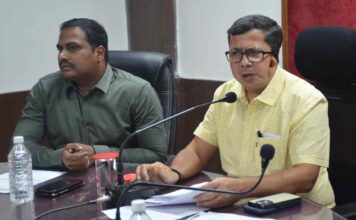 हम सभी एक-दूसरे के धर्म का सम्मान करते हुए पर्व मनायें: कलेक्टर संजीव झा