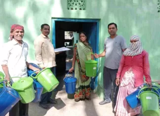 वार्ड 39 में चलाया गया स्वच्छता अभियान: पार्षद लोकेश चौहान ने घर-घर बांटे डस्टबिन