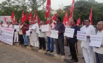 महिला पहलवानों पर दिल्ली पुलिस के द्वारा किए गए हमले के खिलाफ संयुक्त ट्रेड यूनियन ने प्रदर्शन कर राष्ट्रपति के नाम सौंपा ज्ञापन