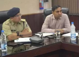 मतदान केन्द्रों के युक्तियुक्तकरण के विषय में कलेक्टर ने ली बैठक