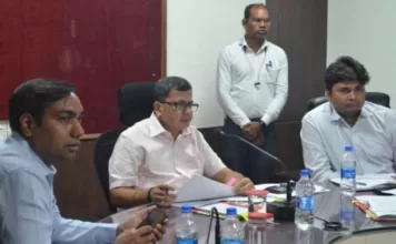 आयुष्मान कार्ड बनाने चलायें महाअभियान, कोई परिवार ना छूटे: कलेक्टर संजीव झा