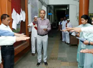 रायगढ़: कलेक्टर तारन प्रकाश सिन्हा ने कलेक्टोरेट के अधिकारी-कर्मचारियों को दिलाई सद्भावना की शपथ