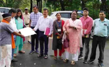 मान्यता प्राप्त राजनीतिक दलों के पदाधिकारियों ने स्ट्रांग रूम, मतगणना कक्ष का किया अवलोकन