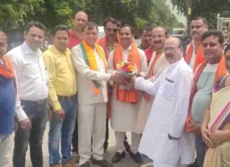 निगम के नेता प्रतिपक्ष हितानंद ने अपने समर्थकों के साथ सादगी से मनाया जन्म दिवस